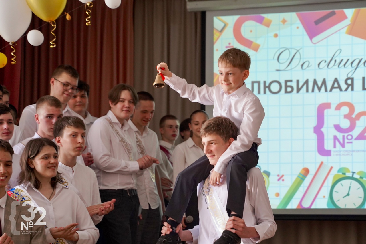 Продолжаем делиться яркими эмоциями с последних звонков.