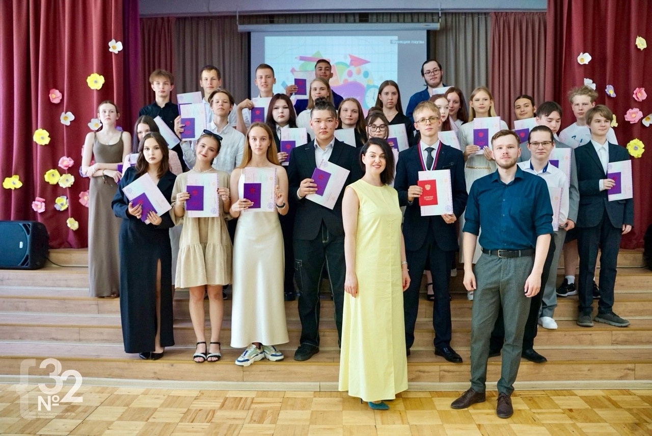 28 июня в нашей школе состоялся торжественный праздник, посвященный вручению аттестатов об основном общем образовании выпускникам 9-х классов 2023-2024 учебного года.